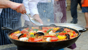 découvrez les plats traditionnels incontournables qui animent les fêtes de village en espagne : paella, tapas, churros et bien d'autres spécialités savoureuses pour un voyage culinaire authentique.