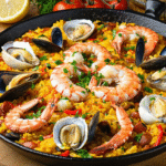 découvrez un voyage culinaire unique à travers l'espagne grâce à notre sélection de 20 plats traditionnels. explorez les saveurs authentiques de chaque région, de la paella valencienne au pintxo basque !